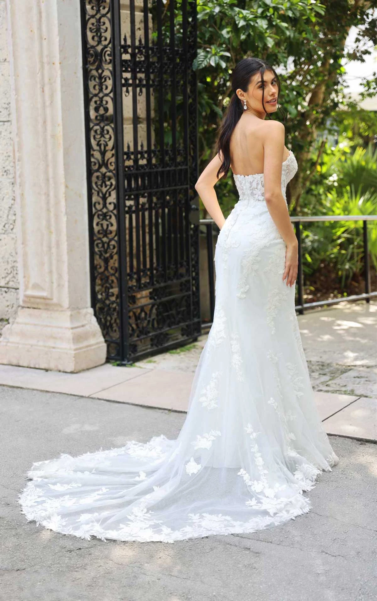 Sparkling Floral Lace Fit-and-Flare Wedding Dress with Plunging Sweetheart Neckline - Image 4