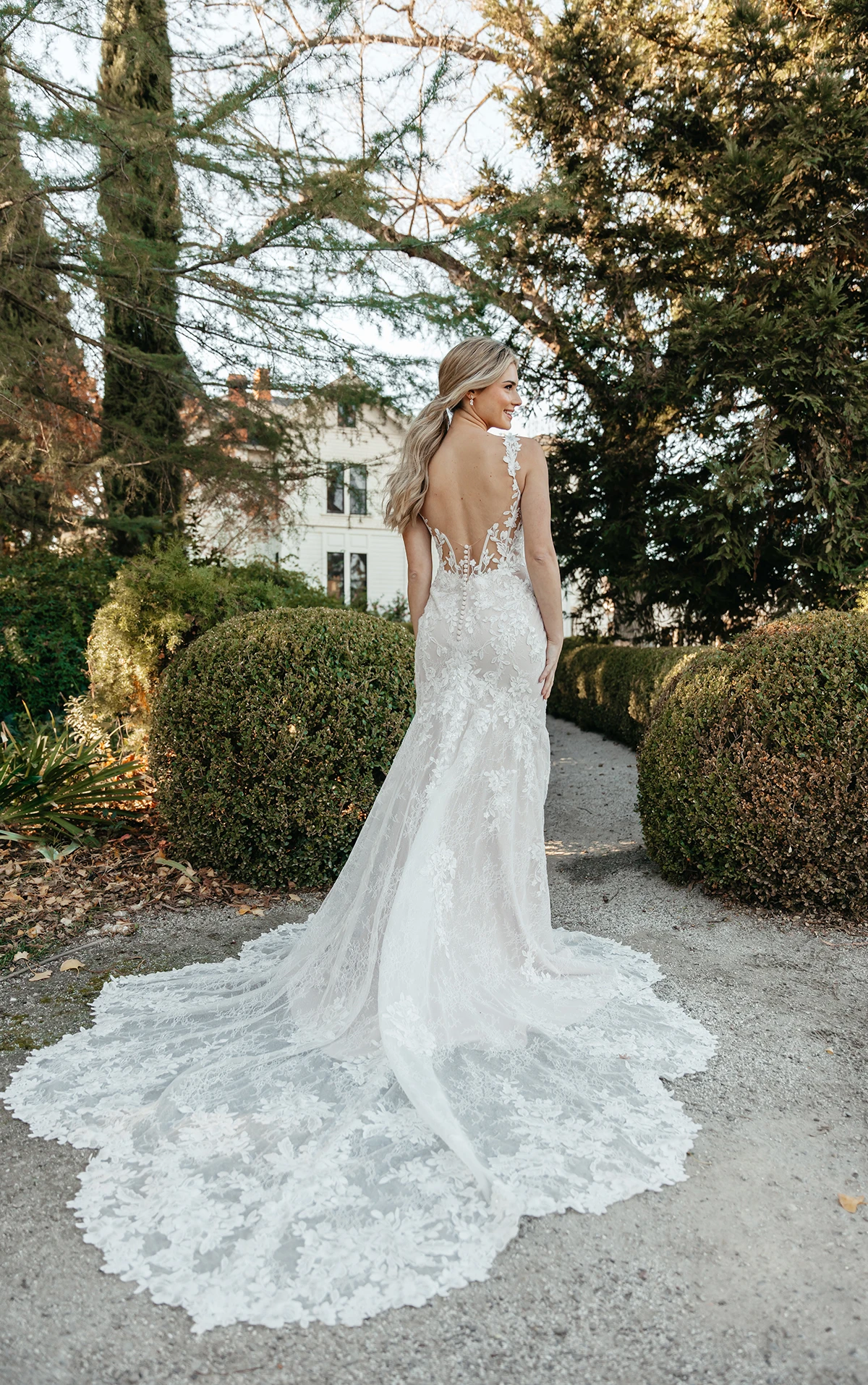 Sparkling Lace Fit-and-Flare Wedding Dress with Scoop Neckline - Image 2