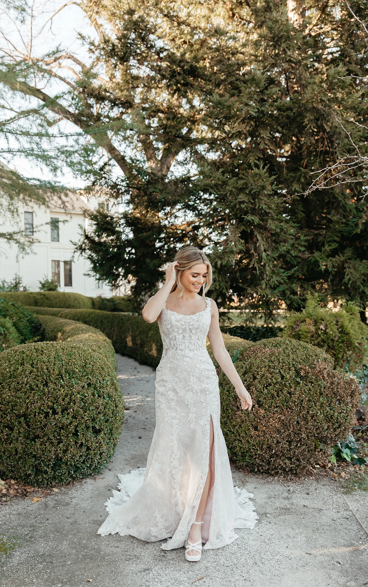Sparkling Lace Fit-and-Flare Wedding Dress with Scoop Neckline
