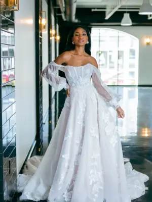 Romantic Strapless Lace A-Line Wedding Dress with Detachable Sleeves