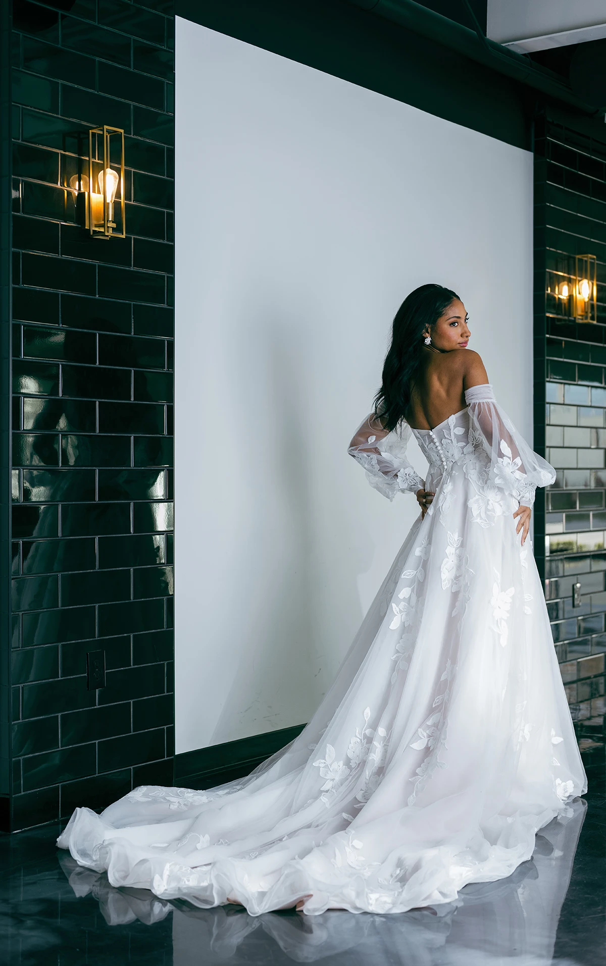 Romantic Strapless Lace A-Line Wedding Dress with Detachable Sleeves - Image 3