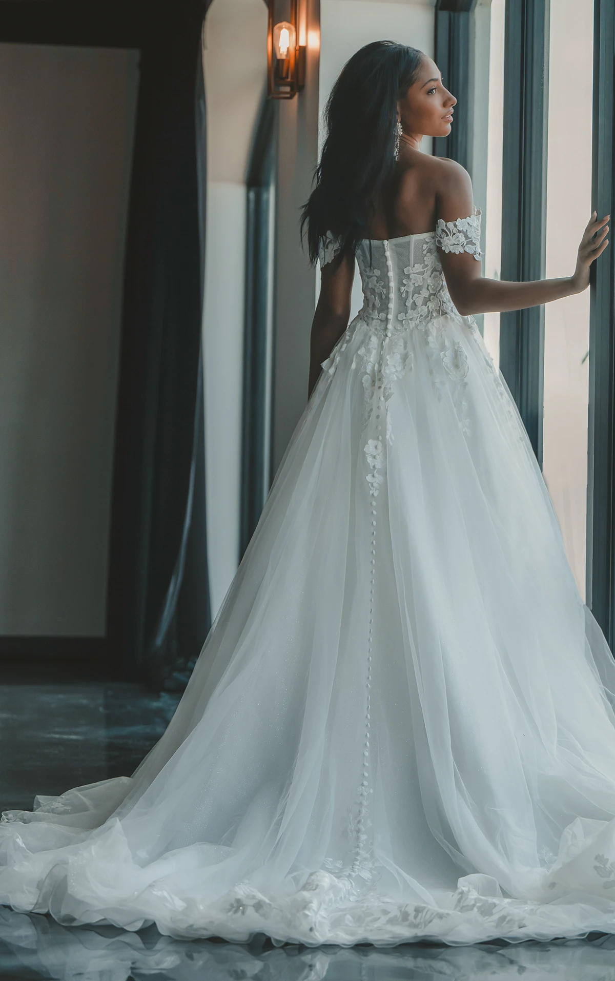 Romantic Princess Ballgown Wedding Dress in Lace and Tulle - Image 2