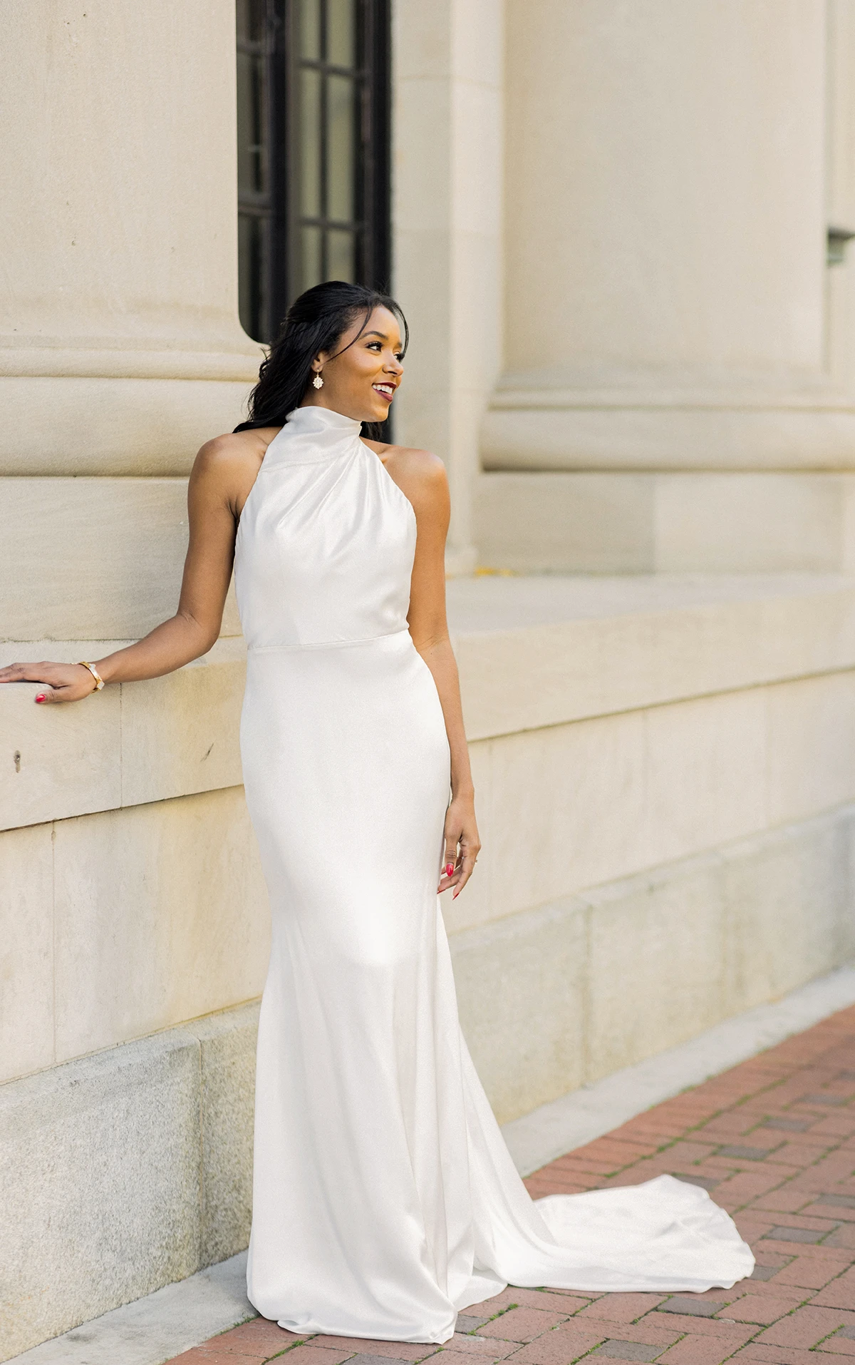 Sexy Column Sheath Wedding Dress with High Halter Neckline