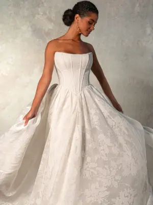 Romantic Princess Strapless Ballgown Wedding Dress With Pockets