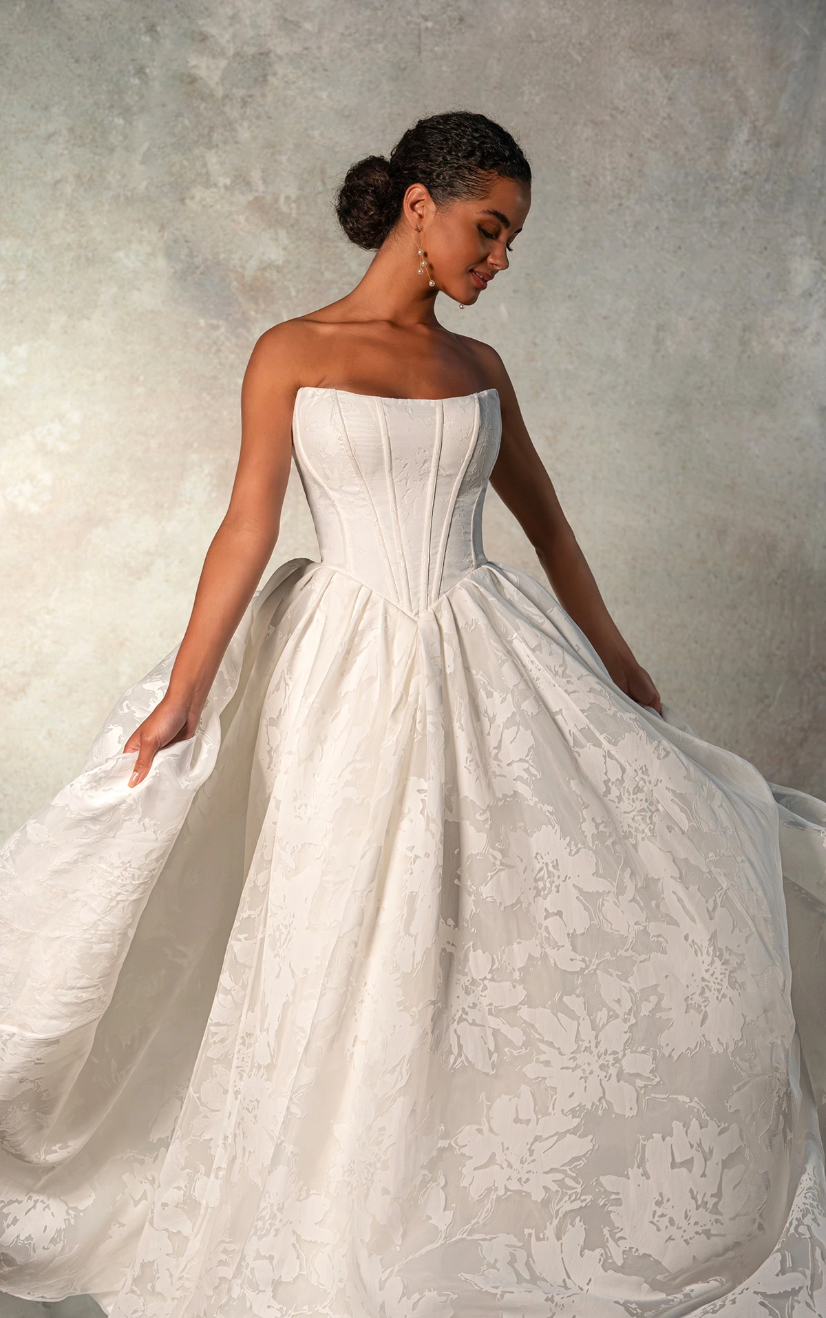 Romantic Princess Strapless Ballgown Wedding Dress With Pockets