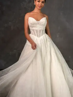 Chic Strapless Chantilly Lace A-Line Wedding Dress