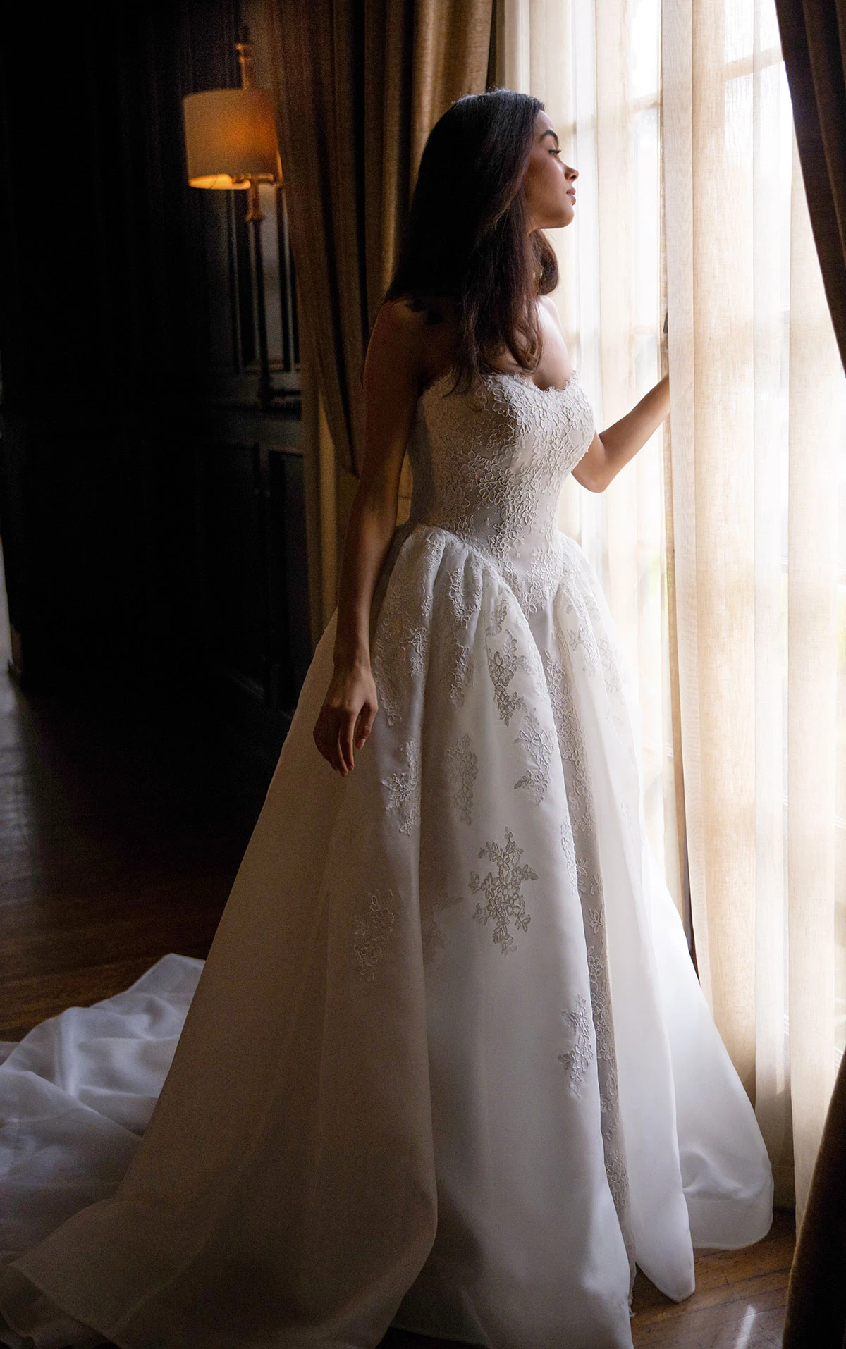 Romantic Lace and Organza Ballgown with Scalloped Sweetheart Neckline - Image 3