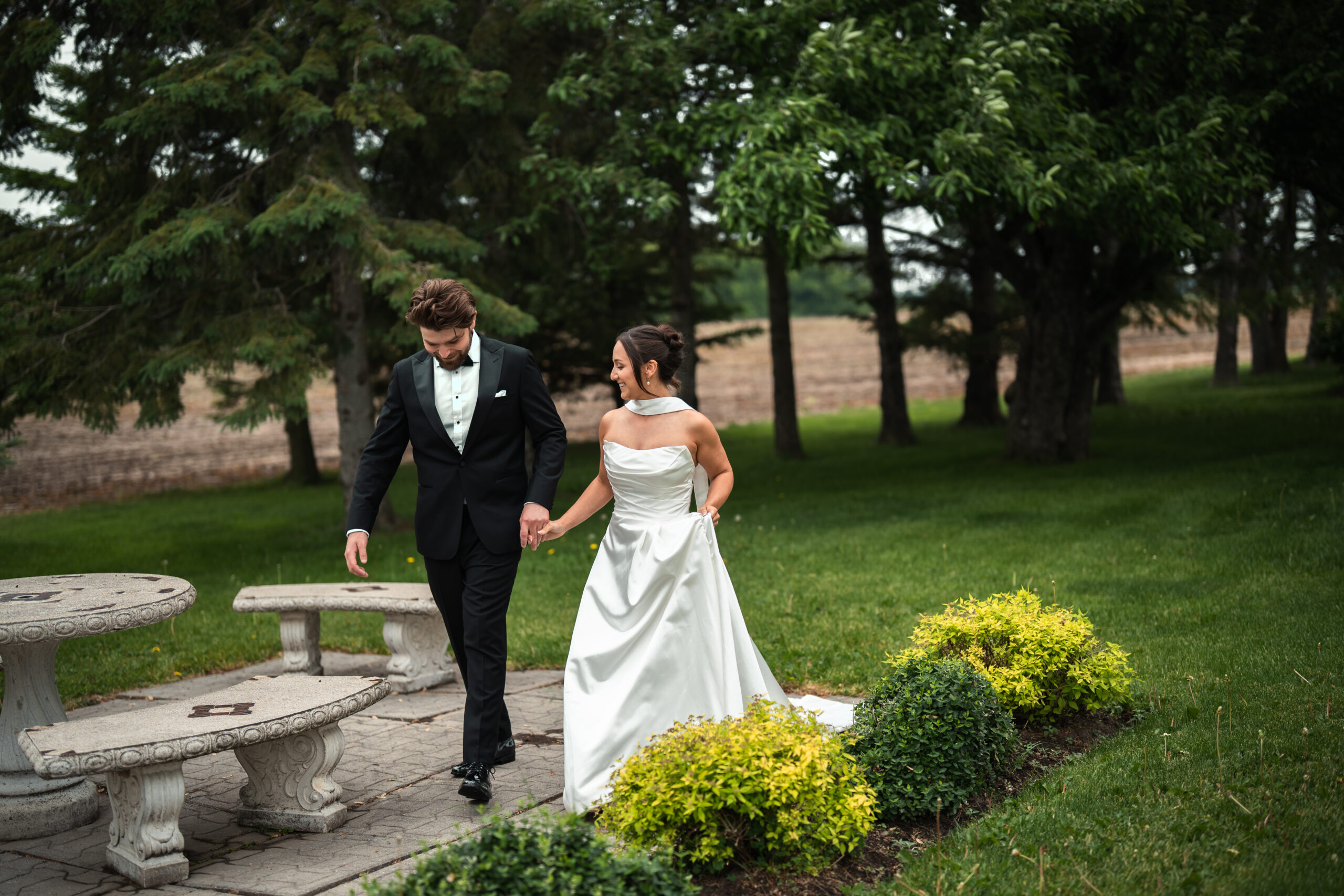 Simple and elegant backyard wedding